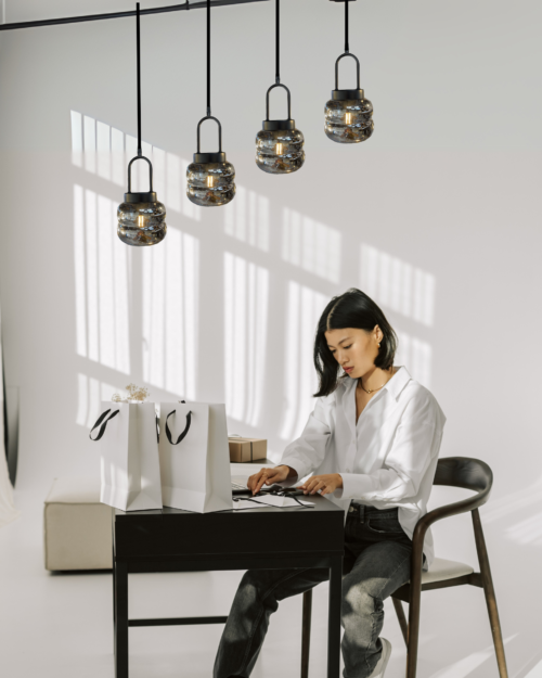 Lampara vintage vidrio humo herraje negro 8075DB