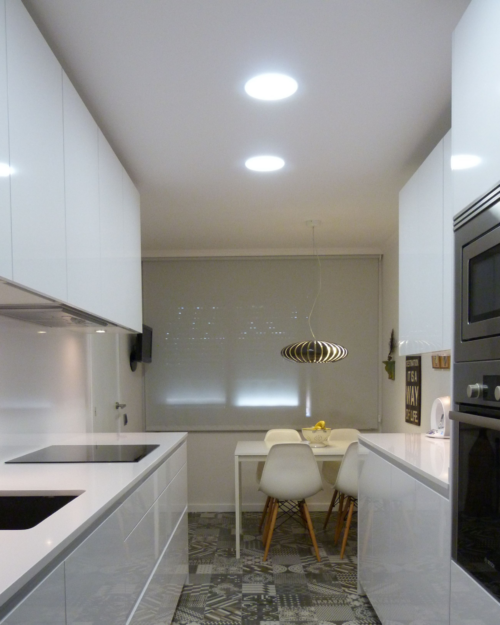 Panel LED Sobreponer 18W Luz Blanca 6500K – Iluminación Potente y Moderna para Techos